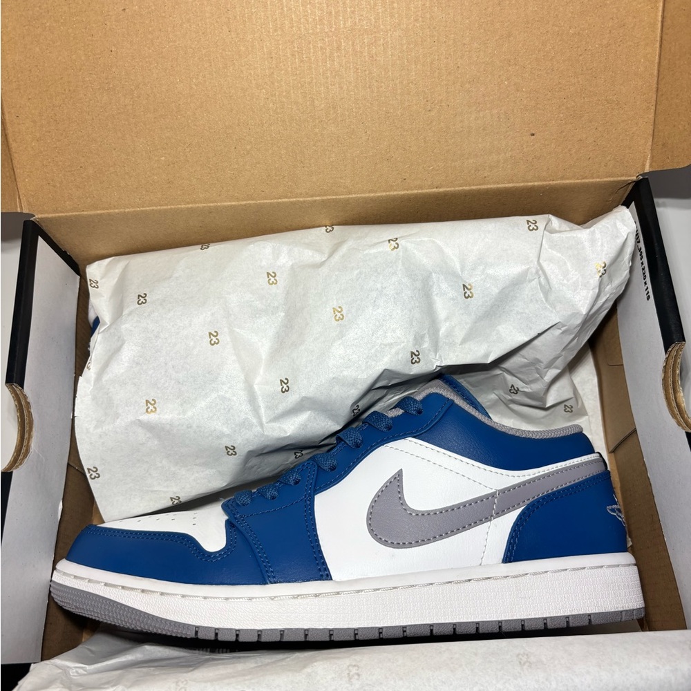 Air Jordan 1 Low True Blue Cement - 553558-412 - Size 9 - Picture 12 of 14